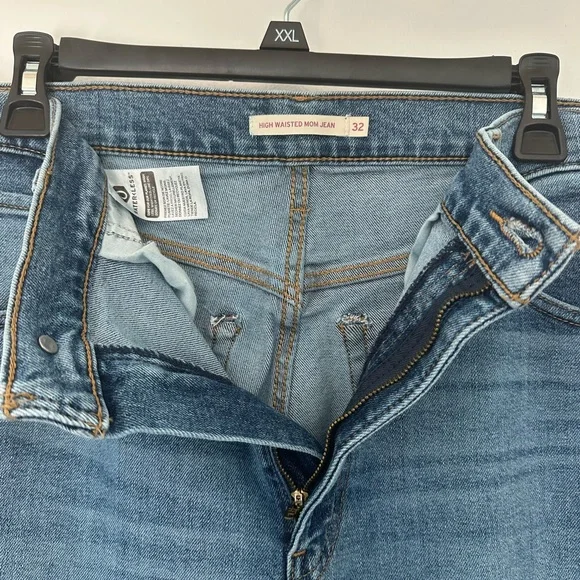Levi's High Rise High Waisted Mom Blue Jeans Women’s Size 32 - Picture 4 of 5
